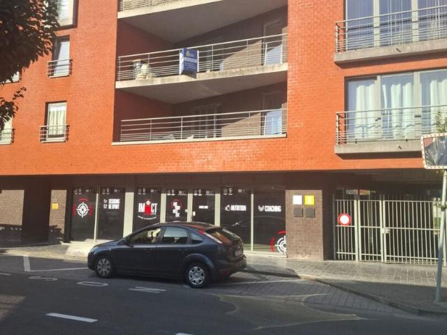 Appartement lumineux 2 chambres + cave + emplacements de par