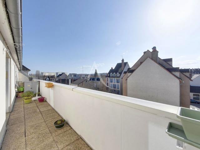 APPARTEMENT LUMINEUX 3 CHAMBRES AVEC GRAND BALCON