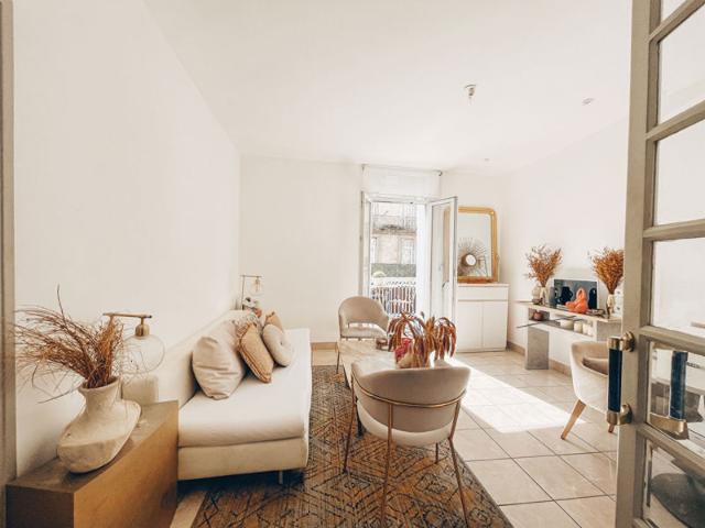 Appartement lumineux T3 près de l'Avenue Paul Riquett. Terrasse & balcons français