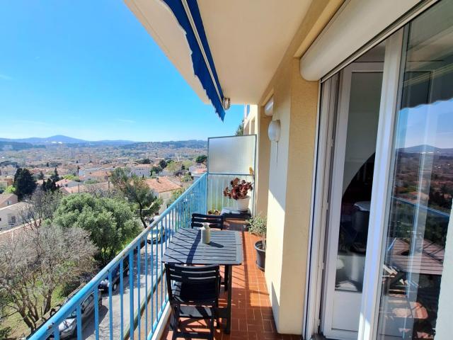 Appartement lumineux vue panoramique sur la mer