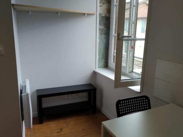 Appartement lumineux à louer à Champagne au Mont d'Or, 1 chambre, 20m², charges mensuelles de 40€