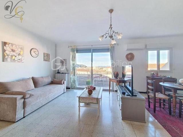 Appartement lumineux au dernier étage avec terrasse et parking sécurisé