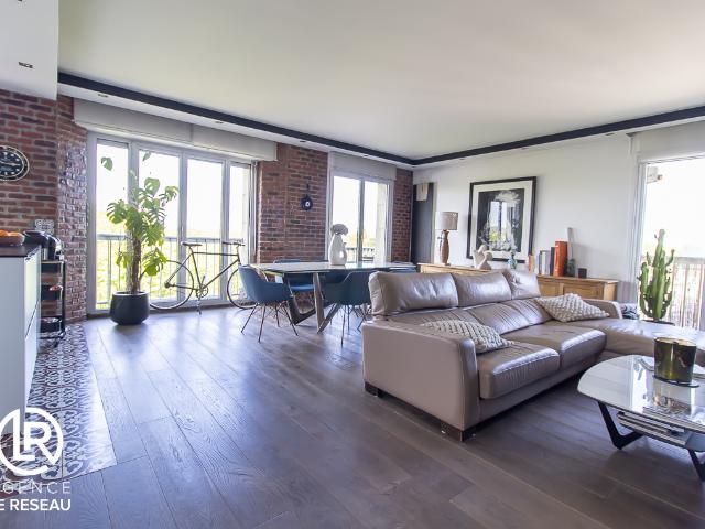 Appartement lumineux au dernier étage en parfait état avec vue sur le Bois de Vincennes
