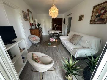 Appartement lumineux avec balcon 370 000 €