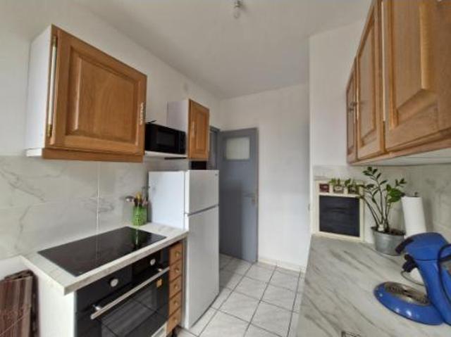 Appartement lumineux avec balcon à louer à Toulon