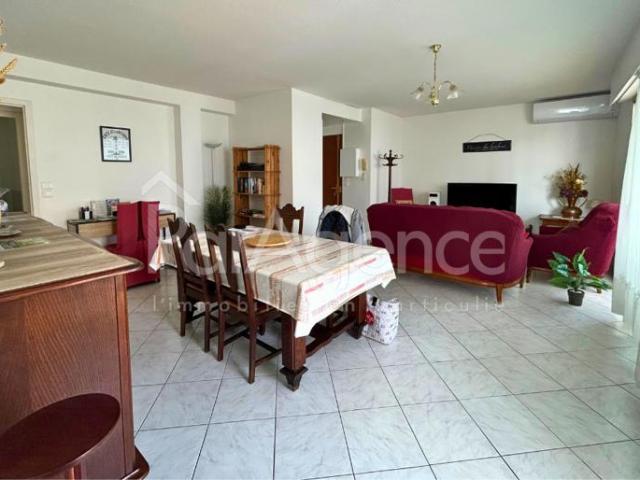 Appartement lumineux avec balcon bow window