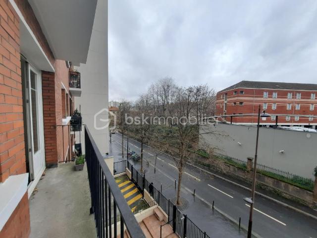 Appartement lumineux avec balcon en ville, idéal pour première acquisition