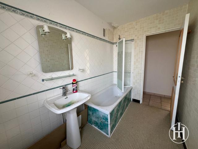 Appartement lumineux avec balcon et vue sur la cathédrale