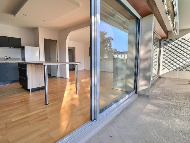 Appartement lumineux avec balcon, garage et cave