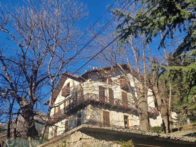 Dans villa de caractère T2 lumineux 50 m2, balcon vue vallée, parking et cave Saint Martin Vésubie