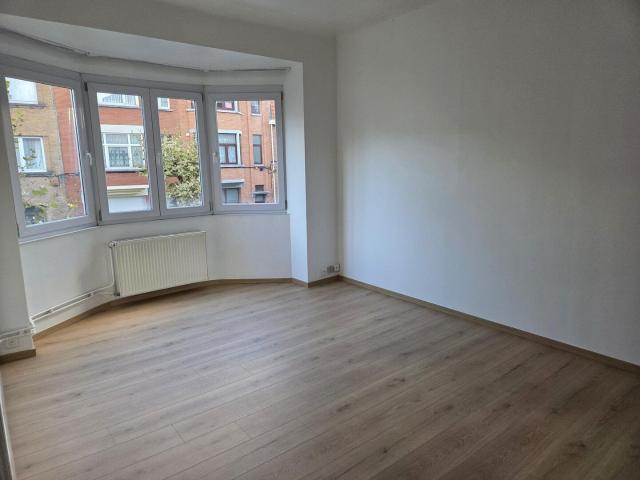 Appartement lumineux avec parquet et belle vue