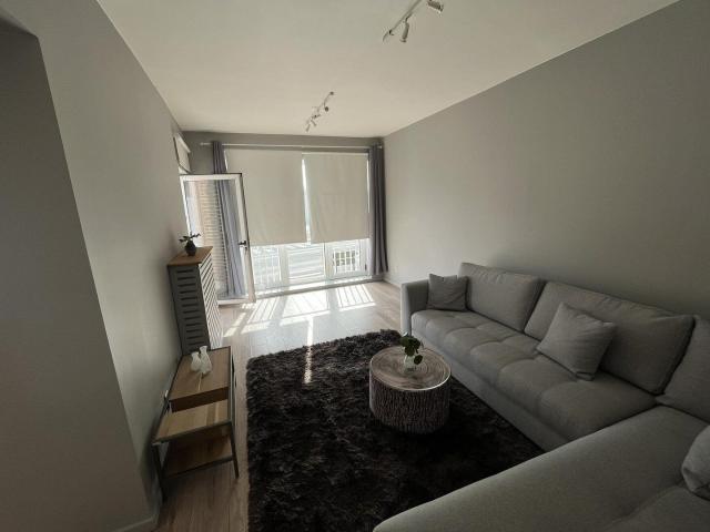 Appartement lumineux avec parquet et grand salon