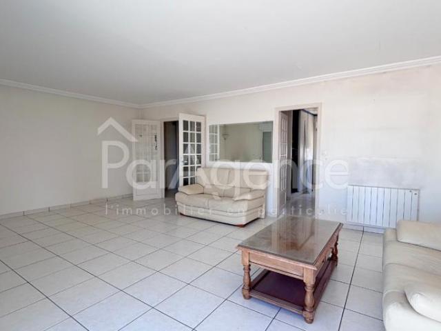 Appartement lumineux avec terrasse et grand garage Centre