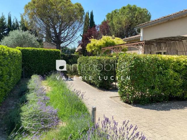 Appartement lumineux avec vue sur la piscine dans une réside. 55m² Saint Rémy de Provence