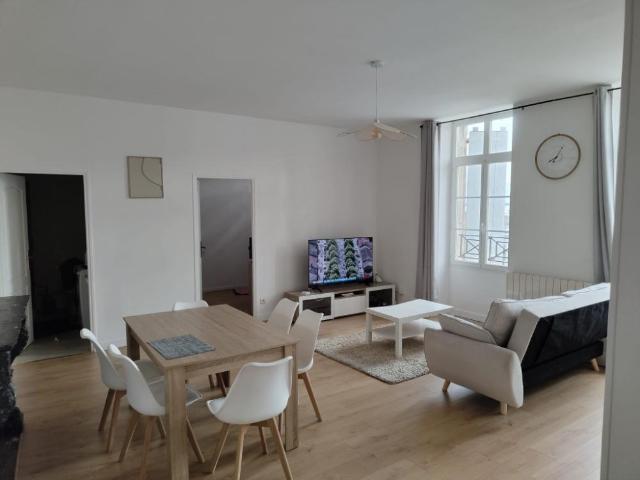 Appartement lumineux de 4 pièces à louer à Blaye