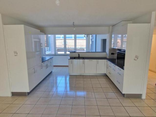Appartement lumineux de 4,5 pièces de 151m2, situé en plein coeur de Lausanne