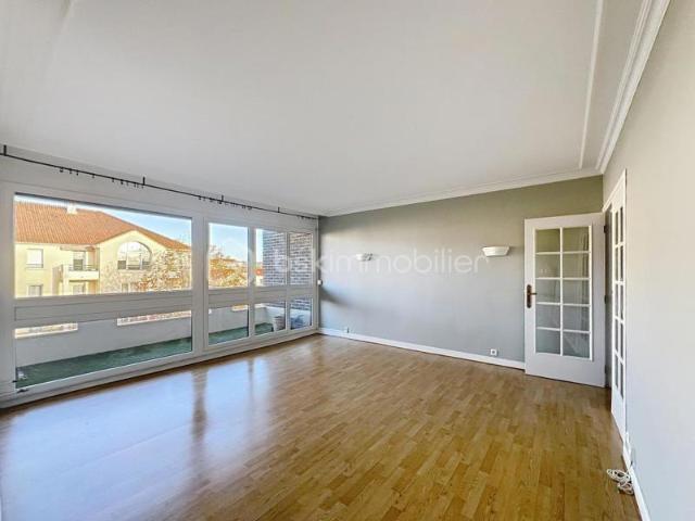 Appartement lumineux de 83 m² au dernier étage avec ascenseur, cave et parking en sous sol – Limeil Brévannes