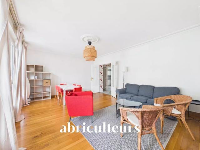 Appartement lumineux de 80m2 3ème étage avec ascenseur Nombreux rangements Cave Quartier Bretagne Rue du Pont Sauvetout