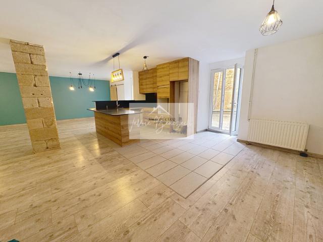 Appartement lumineux de 140 m2 avec patio au coeur de Saint