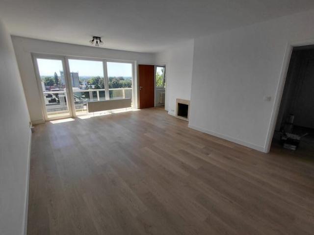 Appartement lumineux de 2 chambres avec vue dégagée + garage