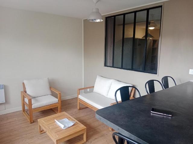Appartement lumineux de 2 pièces à louer à Cholet, avec ascenseur