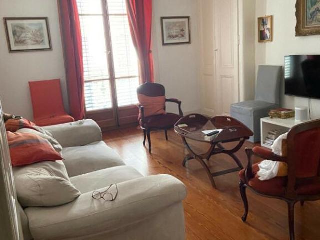 Appartement lumineux de 3 pièces avec balcon à la Jonction