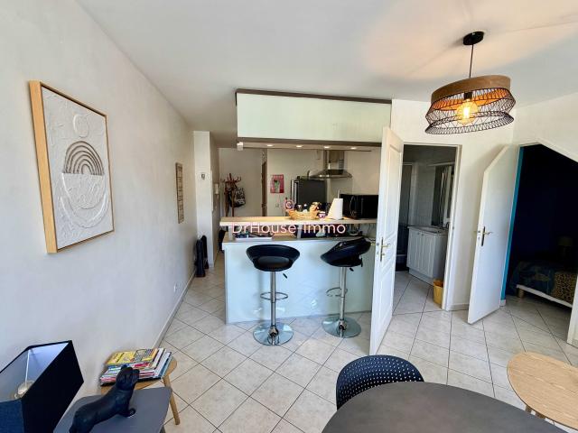 Appartement lumineux, dernier étage avec ascenseur en plein centre ville