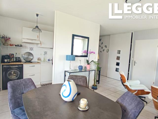Appartement lumineux en parfait état en résidence sécurisé quartier calme avec balcon garage et cave