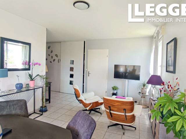 Appartement lumineux en parfait état en résidence sécurisé quartier calme avec balcon garage et cave