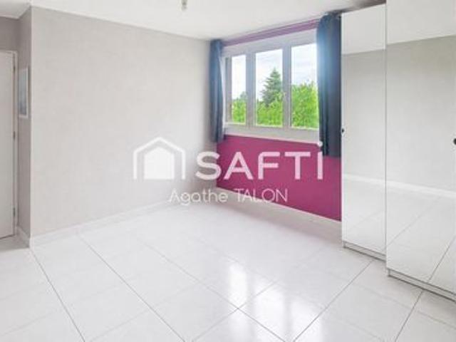Appartement lumineux 3 pièces avec loggia, parking et cave