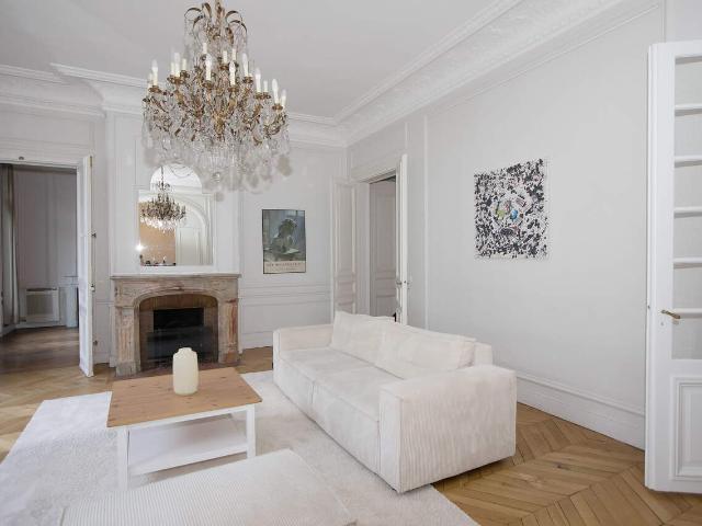 Appartement Luxe 4 Chambres Paris 17e – Parc Monceau – €7.200/Mois – Haussmannien
