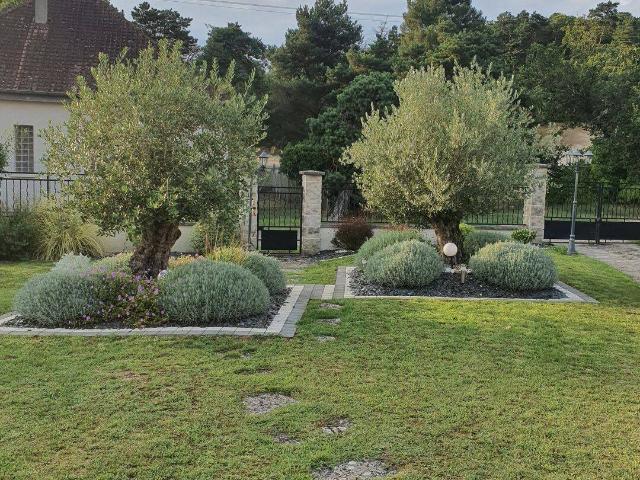Appartement Luxeux 3/4 pieces Neuf dans Superbe Maison en Rez de chaussée avec jardin de campagne