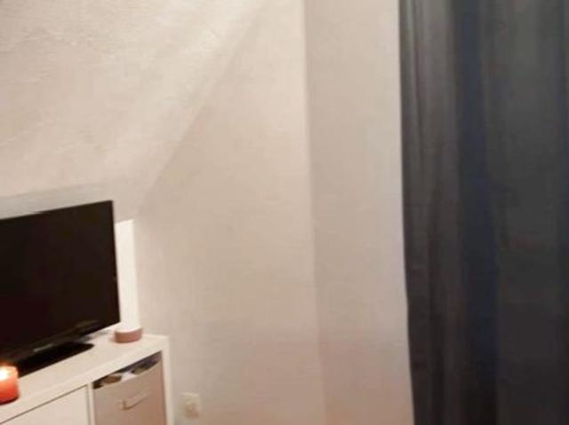 Appartement mansardé au centre ville d' Avallon d'environ 40 mètres carré pour un loyer de 450 €