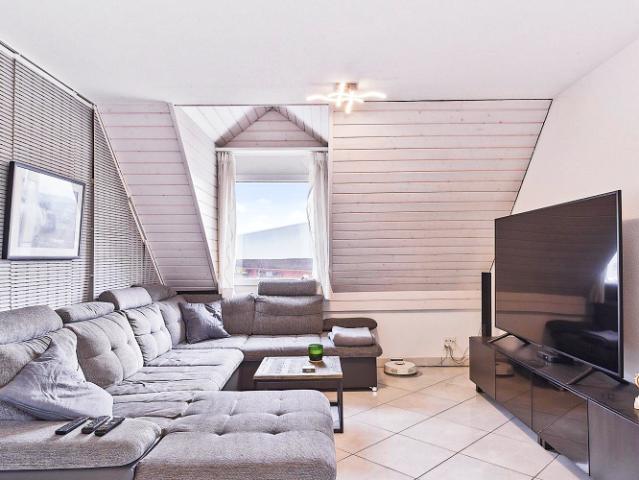 Appartement mansardé de 3,5 pièces à Zug – Lumineux, spacieux et prêt à emménager