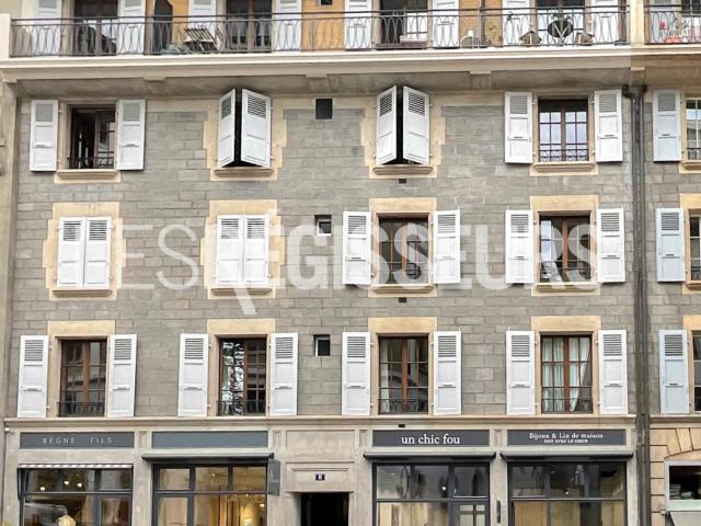 Appartement mansardé neuf en vieille ville