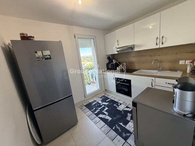 Appartement Marignane 3 pièces 58,3 m2 2 Chambres Climatisation Pas de travaux Spacieux Balcon Cave
