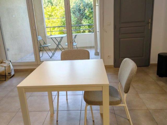 Appartement Marseille 1 pièce s 27.99 m2