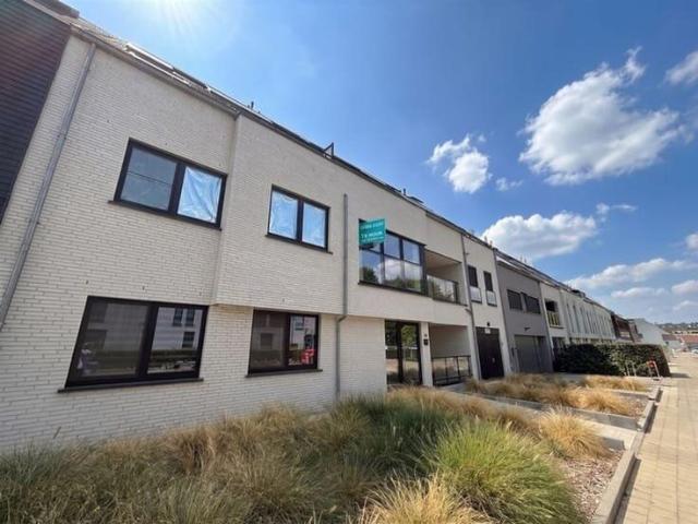 Appartement met 1 slaapkamer, terras en parking