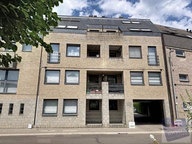 Appartement met 2 slaapkamers, terras en garage te huur i.
