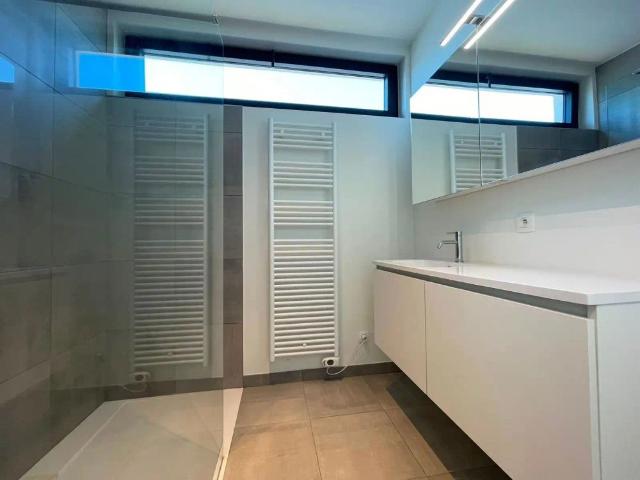 Appartement met 2 slaapkamers, terras en garage