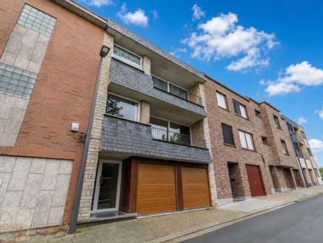 Appartement met 2 slaapkamers, terras en garagebox