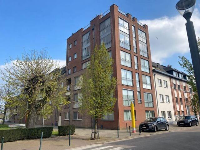 Appartement met 2 slaapkamers, terras en staanplaats
