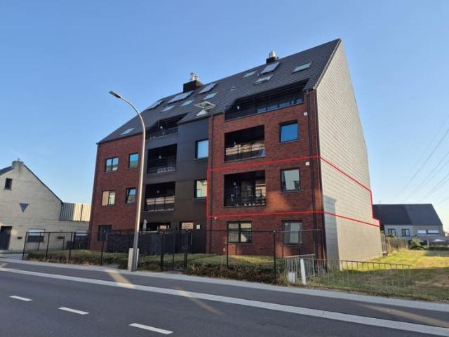 Appartement met 2 slaapkamers, terras en parkeerplaats