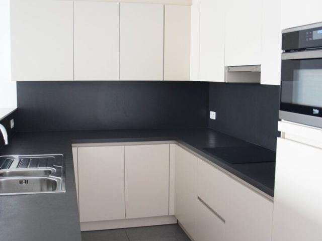 Appartement met 2 slaapkamers, terras en parking