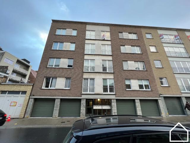 APPARTEMENT MET 2 SLAAPKAMERS, AUTOSTANDPLAATS EN TERRAS IN CENTRUM IEPER