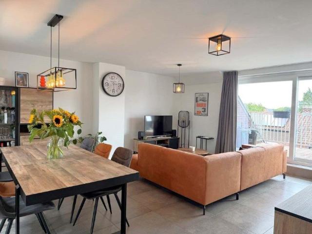 Appartement met 2 slaapkamers, balkon en garage