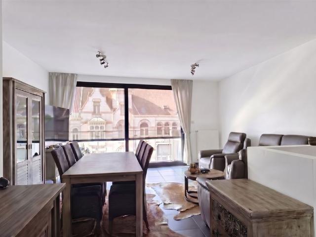 Appartement met 2 slaapkamers en terras vooraan. In Zevenekendorp
