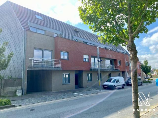 Appartement met 2 slaapkamers en zeer groot terras met gara
