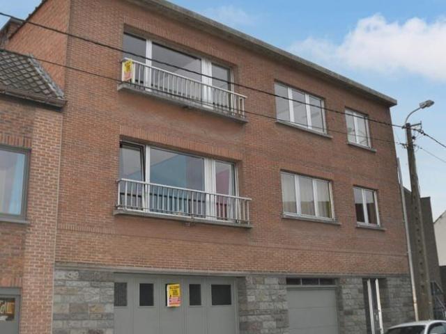 Appartement met 2 slaapkamers en garage/atelier te huur i.