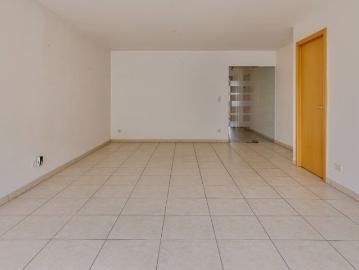 Appartement met 2 slaapkamers gelegen boven Ninia Shopping